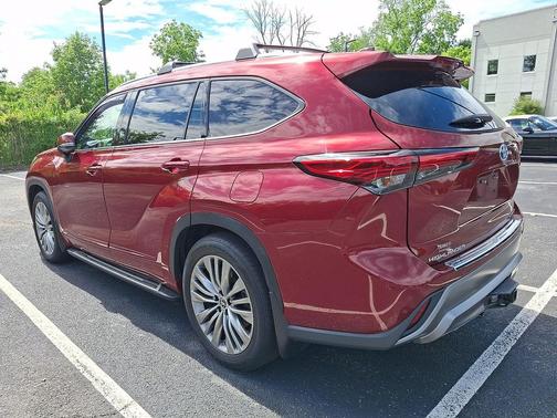 Ruby Flare Pearl 2023 Toyota Highlander Hybrid Platinum