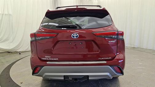 Ruby Flare Pearl 2023 Toyota Highlander Hybrid Platinum