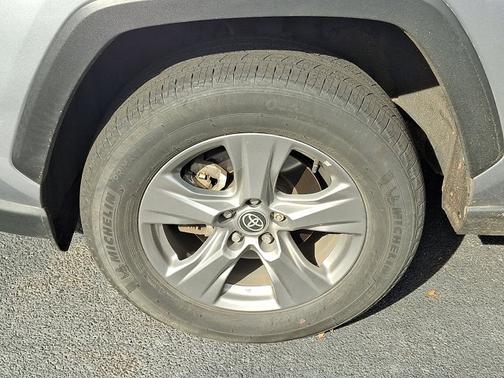 2022 Toyota RAV4 Hybrid XLE