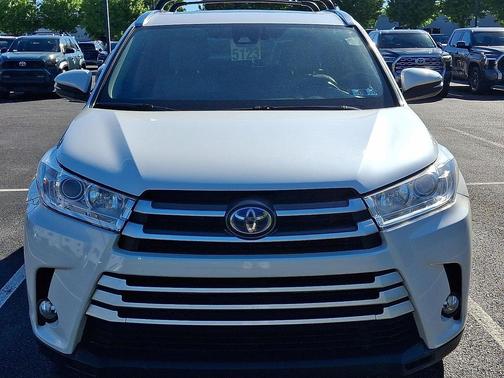 Blizzard Pearl 2018 Toyota Highlander Hybrid XLE