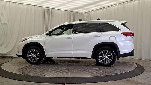 Blizzard Pearl 2018 Toyota Highlander Hybrid XLE