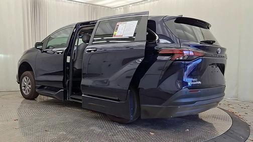 2022 Toyota Sienna XLE