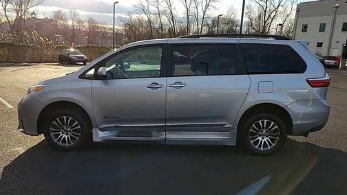 2019 Toyota Sienna XLE
