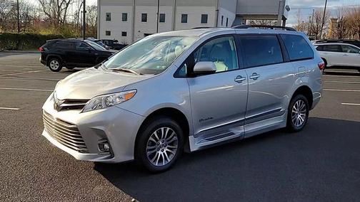 2019 Toyota Sienna XLE
