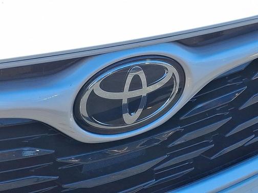 2020 Toyota Highlander LE