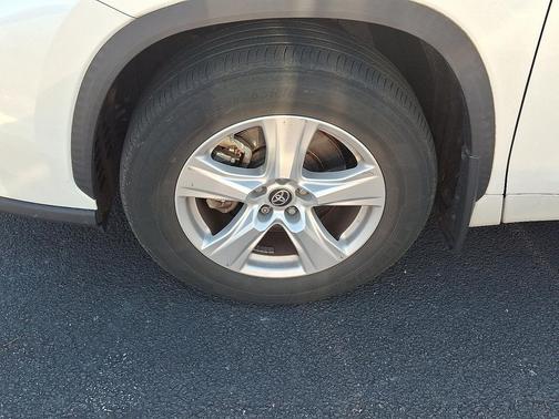 2020 Toyota Highlander LE