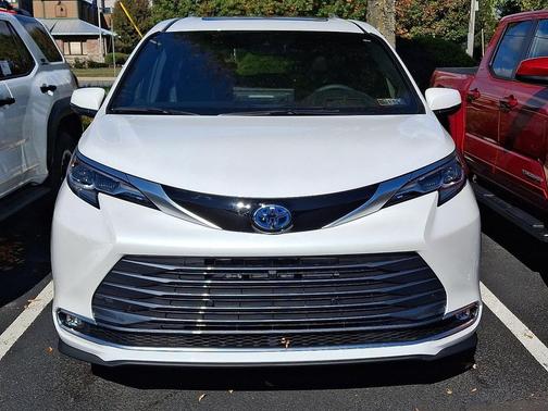 2025 Toyota Sienna Platinum 7 Passenger