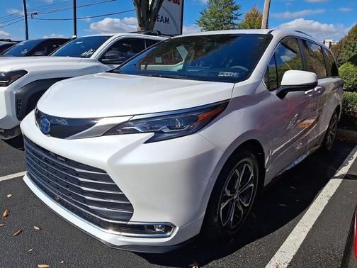 2025 Toyota Sienna Platinum 7 Passenger