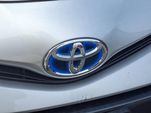 2017 Toyota Prius v Two