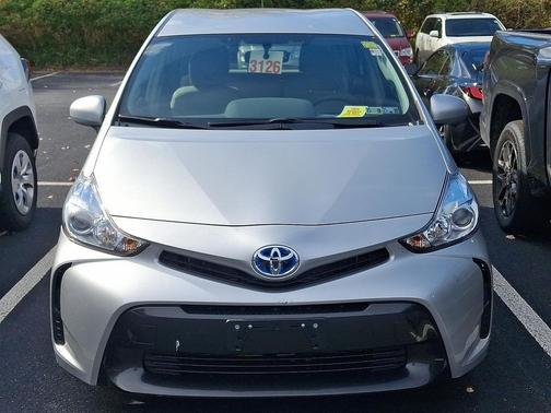 2017 Toyota Prius v Five