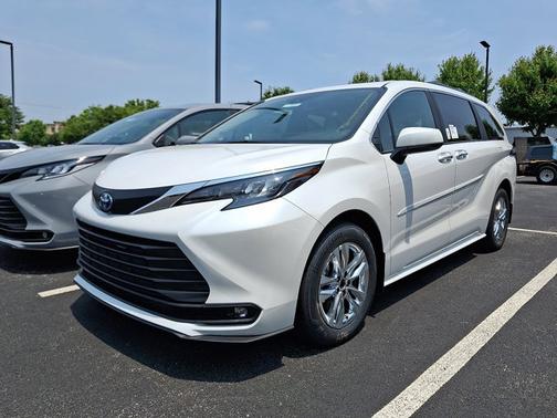 2025 Toyota Sienna XLE