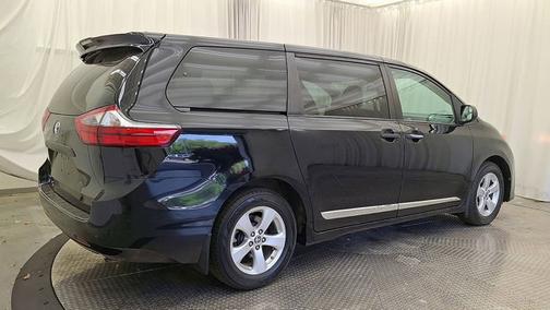 Midnight Black Metallic 2020 Toyota Sienna SE
