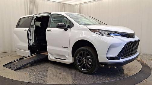 2025 Toyota Sienna XSE
