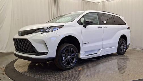 2025 Toyota Sienna XSE