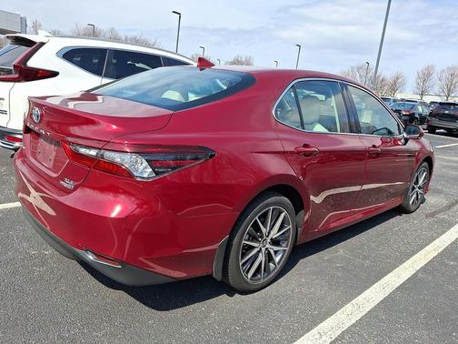 Ruby Flare Pearl 2022 Toyota Camry Hybrid XLE
