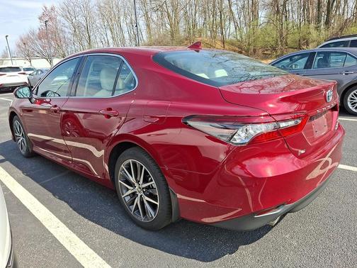 Ruby Flare Pearl 2022 Toyota Camry Hybrid XLE