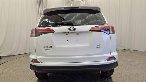 Super White 2018 Toyota RAV4 LE