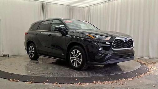 2022 Toyota Highlander Hybrid XLE