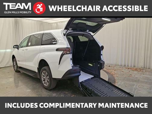 2025 Toyota Sienna LE