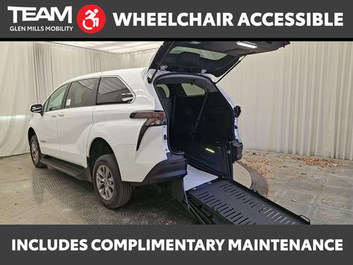 2025 Toyota Sienna LE