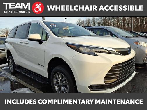 2025 Toyota Sienna LE