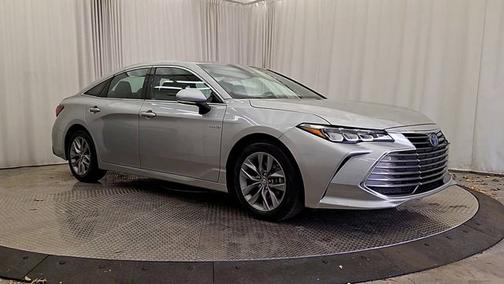 2019 Toyota Avalon Hybrid XLE