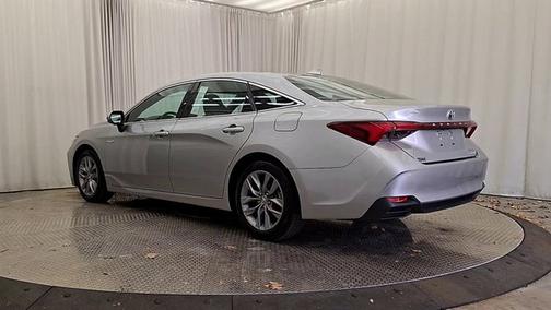 2019 Toyota Avalon Hybrid XLE