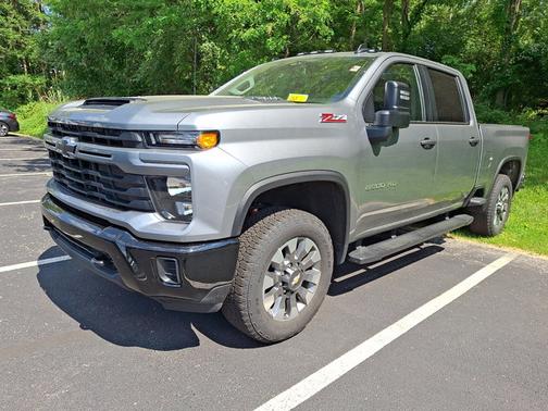 Sterling Gray Metallic 2024 Chevrolet Silverado 2500 Custom