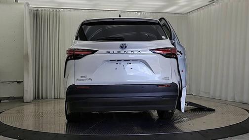 2022 Toyota Sienna XLE