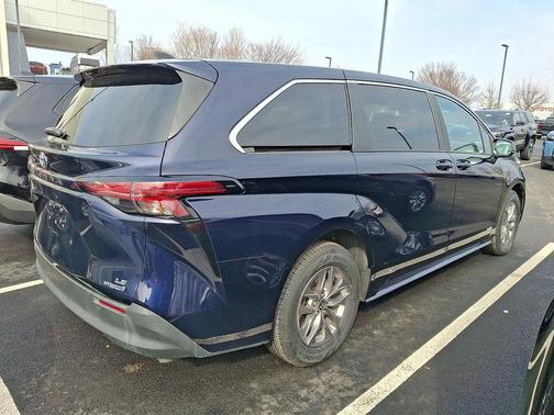 2021 Toyota Sienna LE