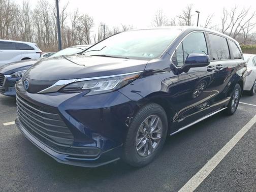 2021 Toyota Sienna LE