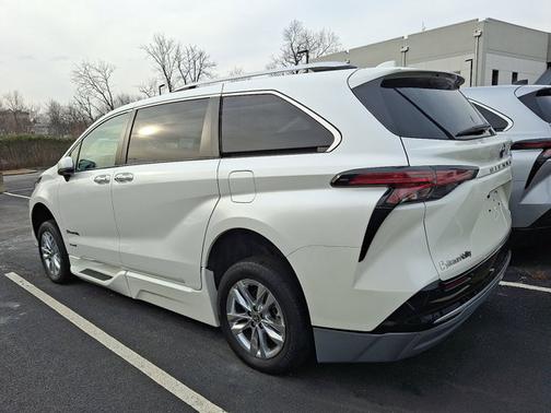 2021 Toyota Sienna Limited 7-Passenger