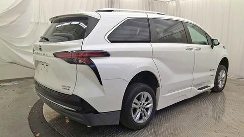 2021 Toyota Sienna Limited 7-Passenger