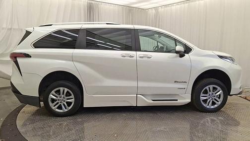 2021 Toyota Sienna Limited 7-Passenger