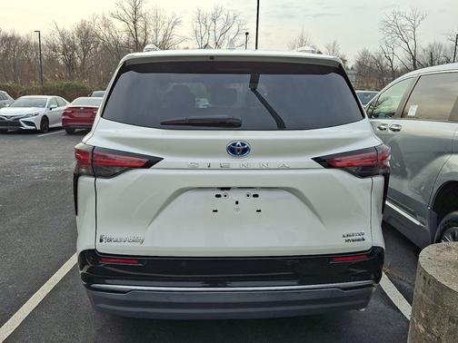 2021 Toyota Sienna Limited 7-Passenger