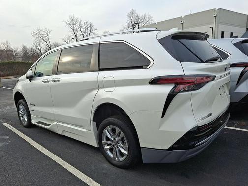 2021 Toyota Sienna Limited 7-Passenger