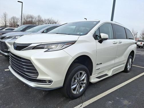 2021 Toyota Sienna Limited 7-Passenger