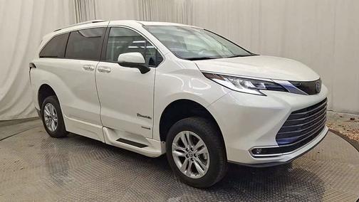 2021 Toyota Sienna Limited 7-Passenger