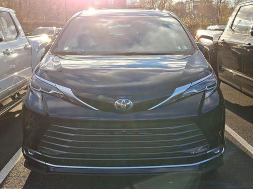 2025 Toyota Sienna Platinum