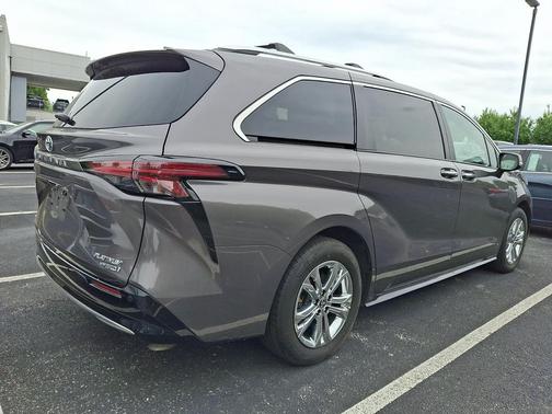 Predawn Gray Mica 2023 Toyota Sienna Platinum