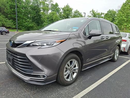 Predawn Gray Mica 2023 Toyota Sienna Platinum