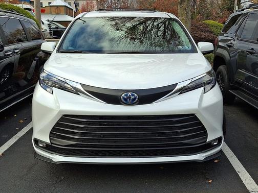 2025 Toyota Sienna XLE