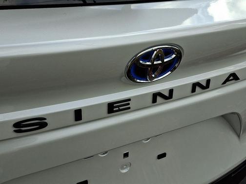 2025 Toyota Sienna XLE