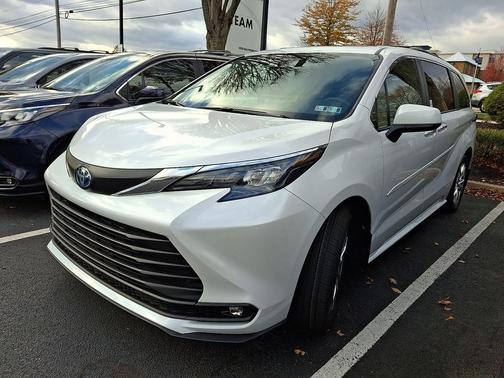 2025 Toyota Sienna XLE