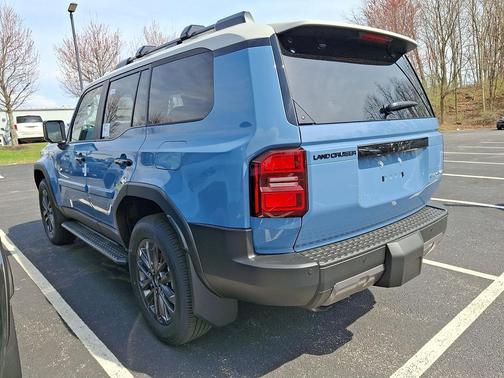 Heritage Blue/Gray Scape Roof 2026 Toyota Land Cruiser Base