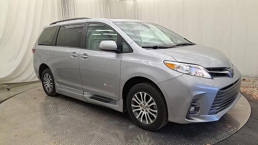 2018 Toyota Sienna XLE