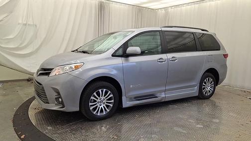 2018 Toyota Sienna XLE