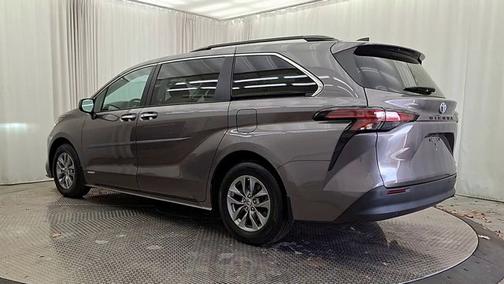 2021 Toyota Sienna XLE
