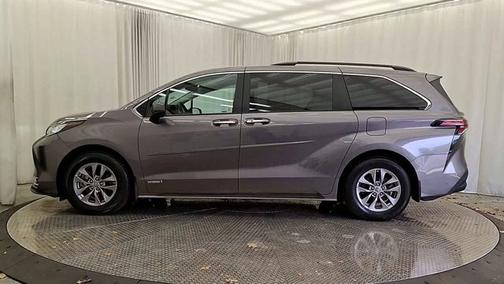 2021 Toyota Sienna XLE