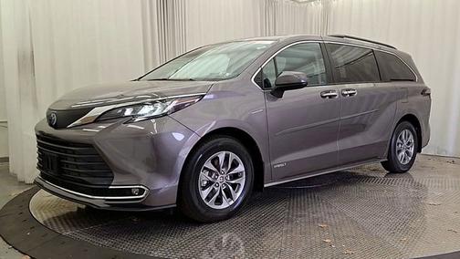2021 Toyota Sienna XLE
